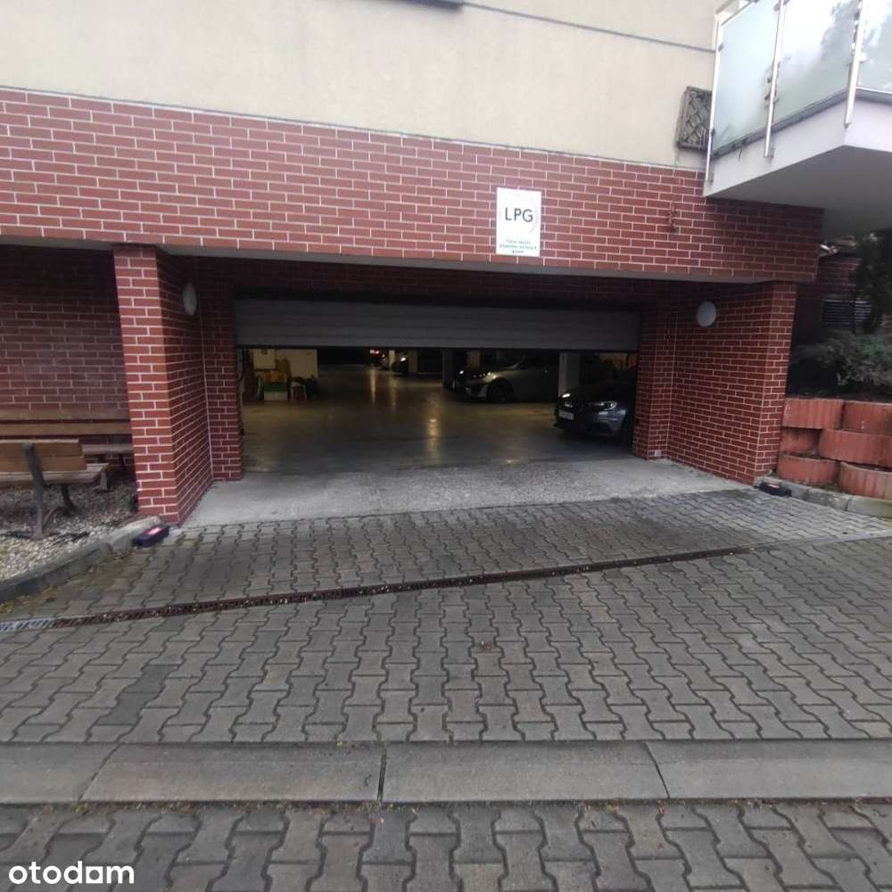swietne miejsce parkingowe
