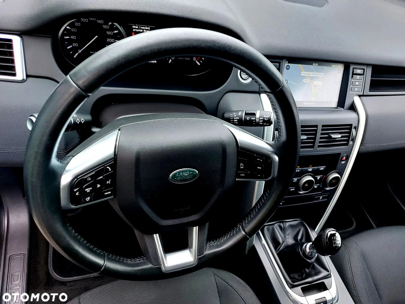 Land Rover Discovery Sport - 8