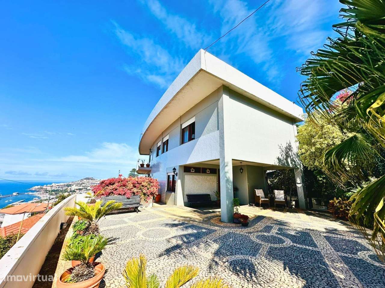 Moradia T4+1 com Vista Panorâmica sobre a Baía do Funchal - Grande imagem: 2/52