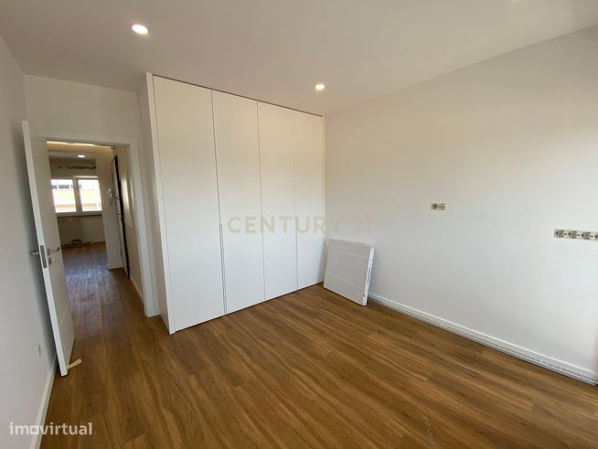 T2 com 90m² | Totalmente Remodelado com Acabamentos de Luxo – Sacavém-19