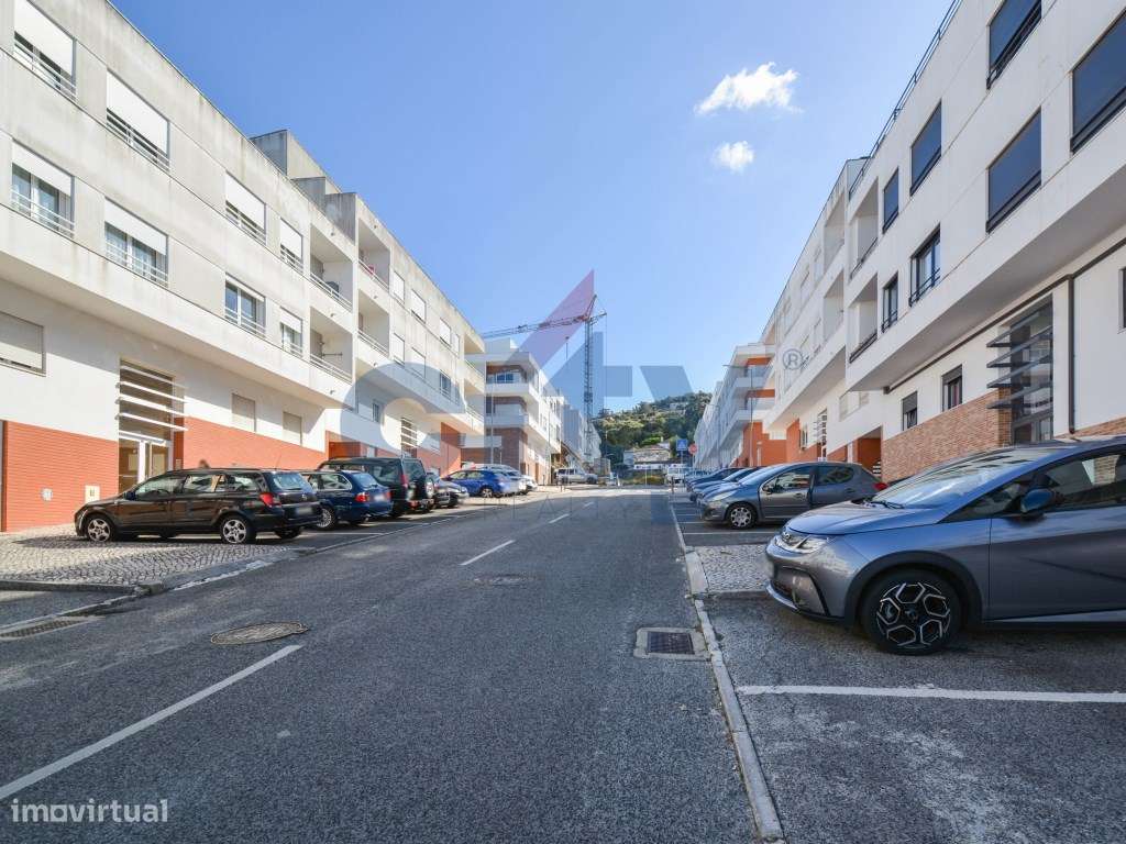 Excelente T2 de 2020 em Loures com Orientação Nascente/Poente e Var...-29