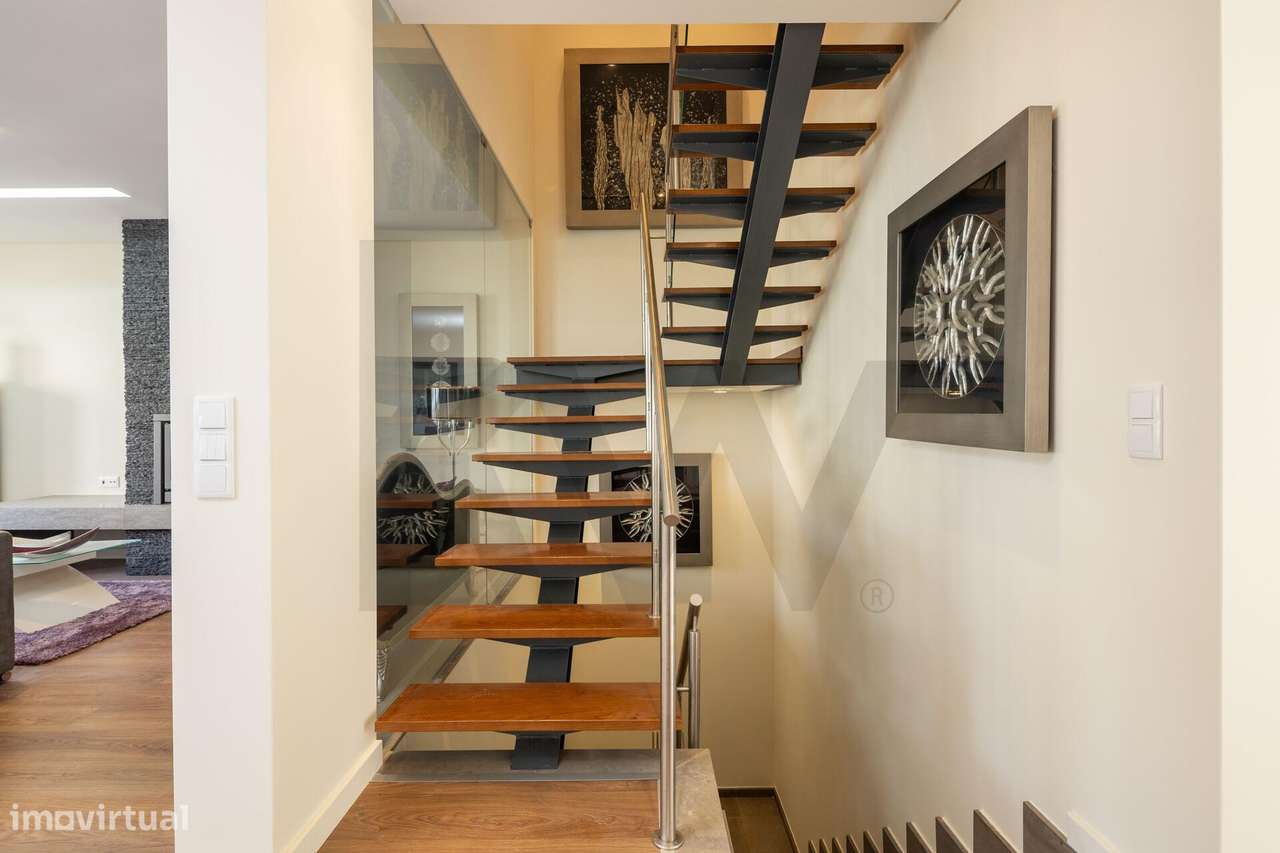 Moradia T3+1 com Vista Mar, Jardim e Piscina – Estoril / Parede - Grande imagem: 5/30