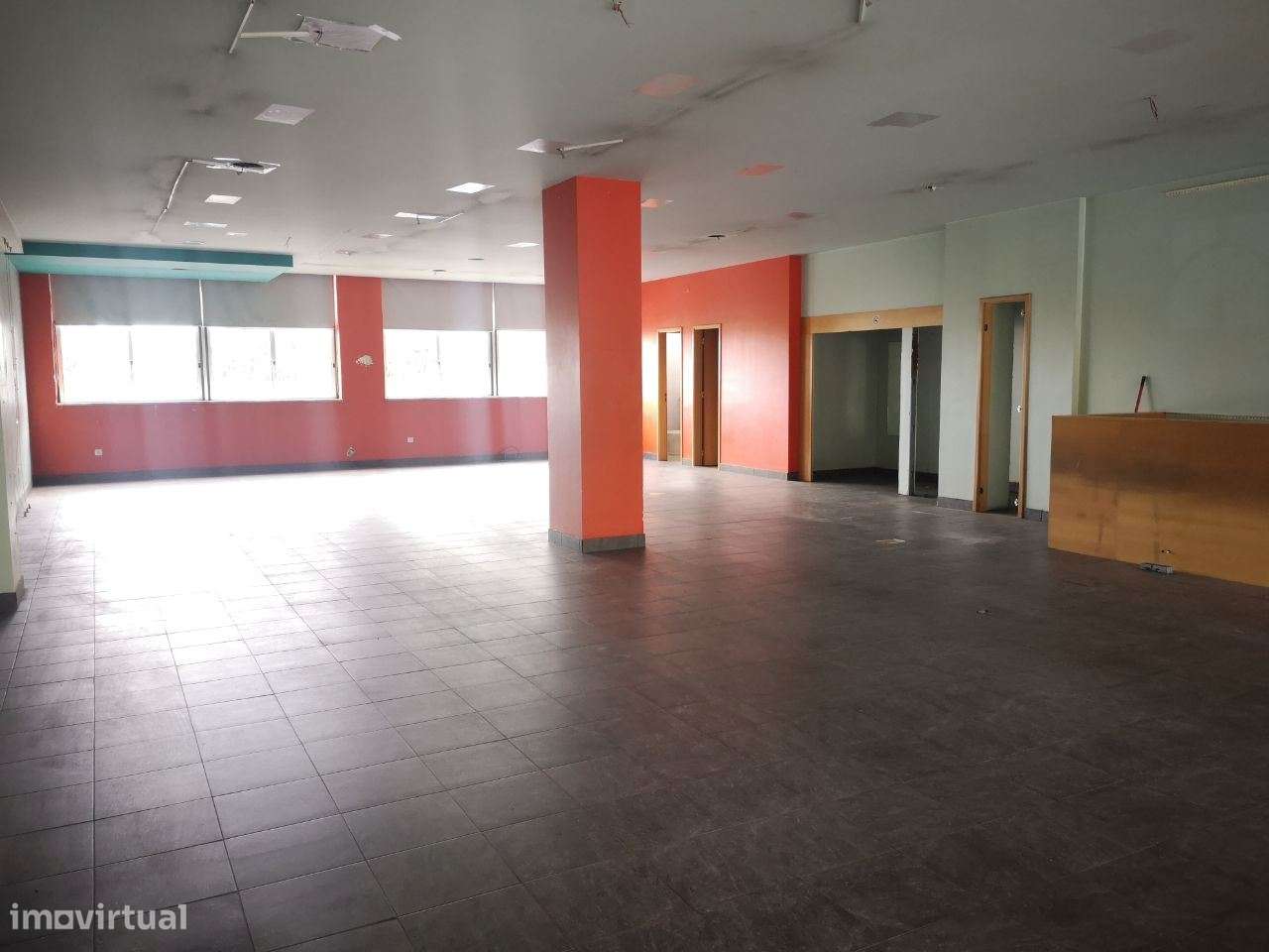 Loja com 269m2 - Zona Central - Frente Hosp. São João Madeira - Grande imagem: 5/10