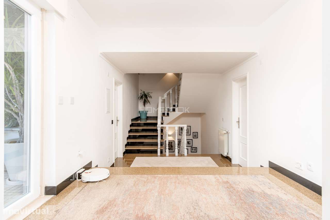 Moradia T5 renovada em condomínio fechado com piscinas, campo de ténis-44