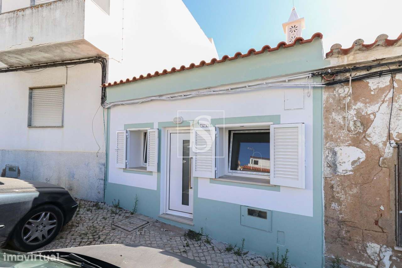 Moradia renovada  com quintal de 140m2 no centro de Lagoa-16