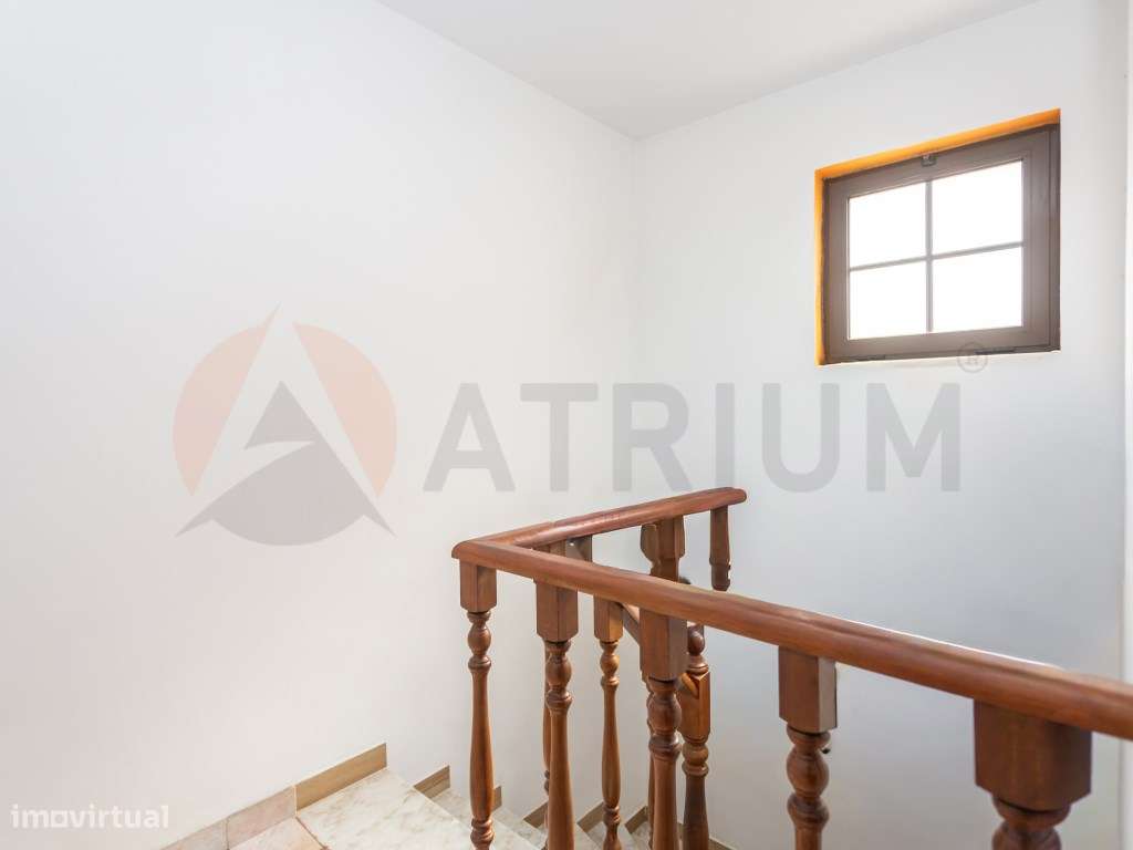 Moradia T3 com garagem, no Faralhão-21