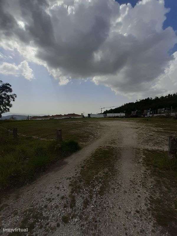 Excelente Terreno de construção - Grande imagem: 1/8