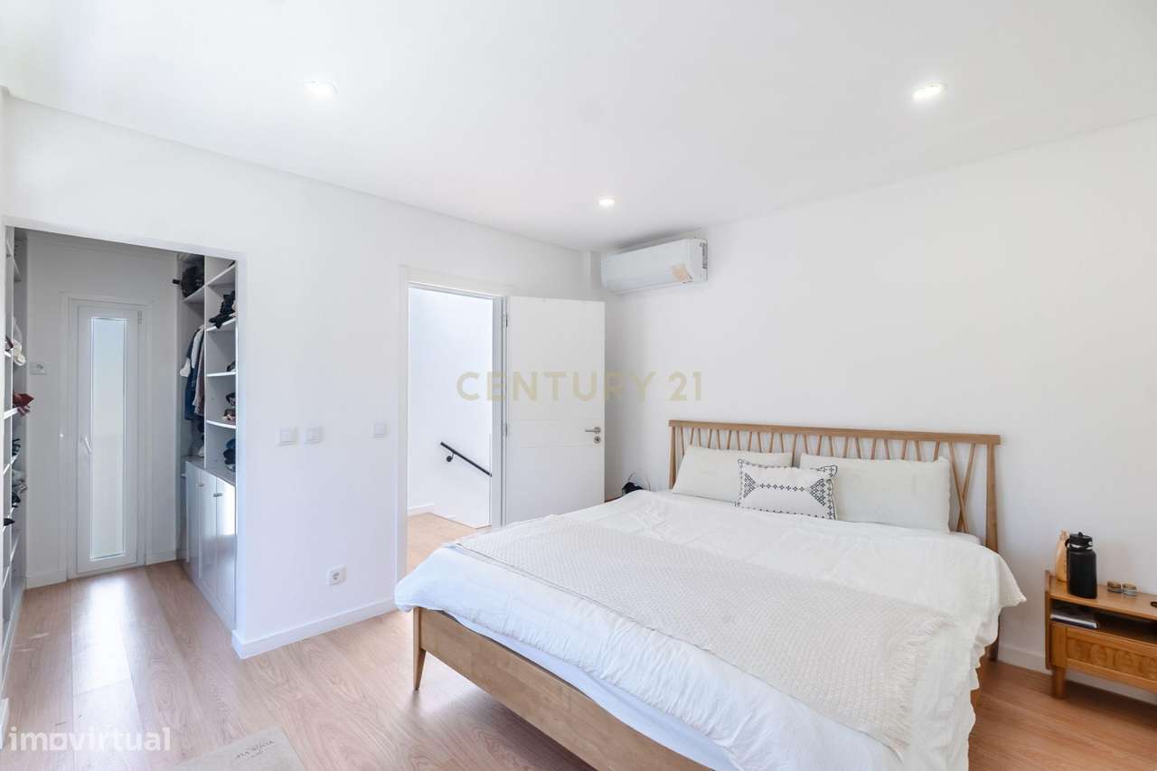 Moradia T3 + 2 com Piscina - Foros de Amora-14