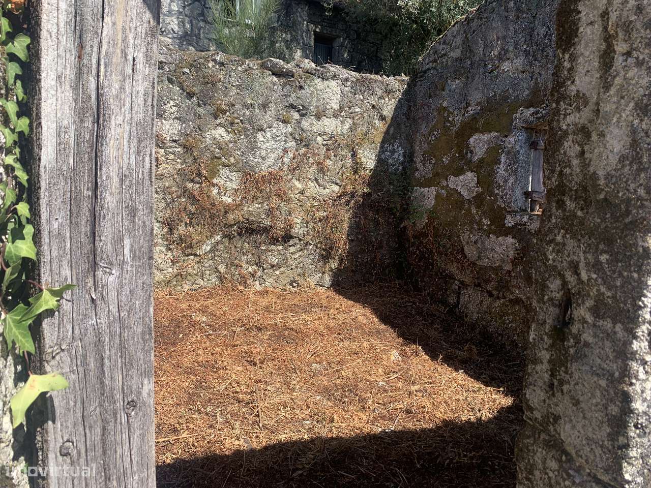 Terreno de 700m2 c/ Ruina-26