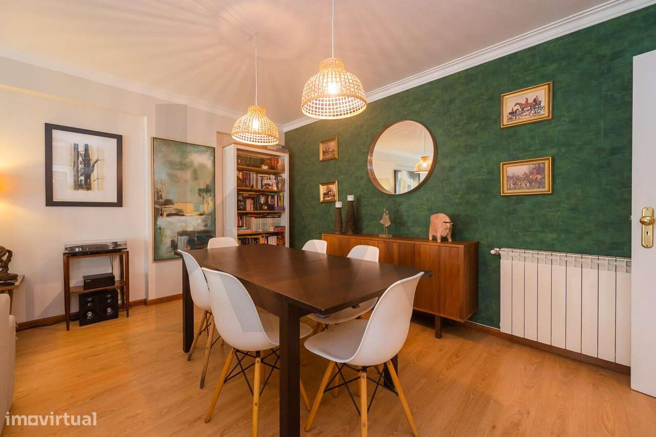 Excelente T3 com 2 lugares de estacionamento – Remodelado com muito bo - Grande imagem: 5/60