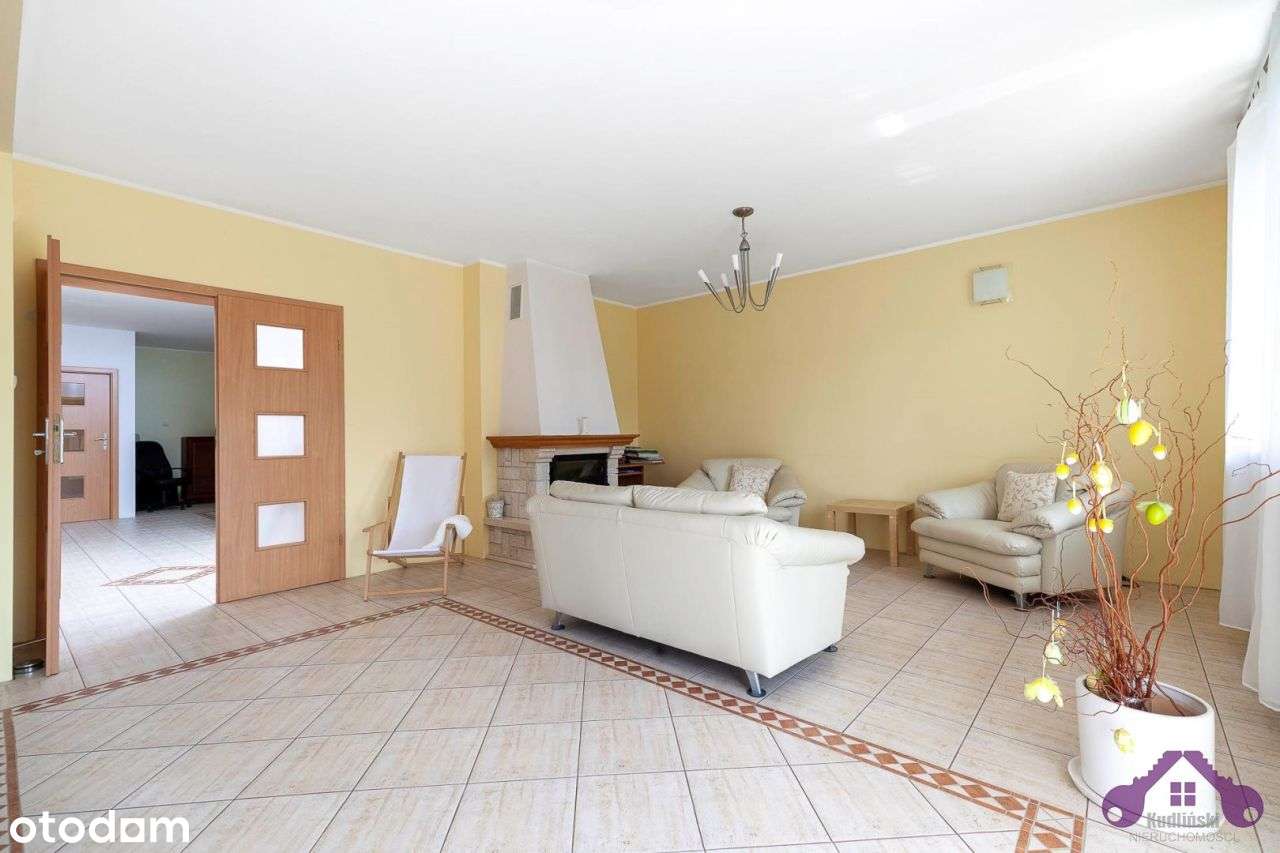 Dom z dużymi sypialniami i pomieszczeniem biurowym-3