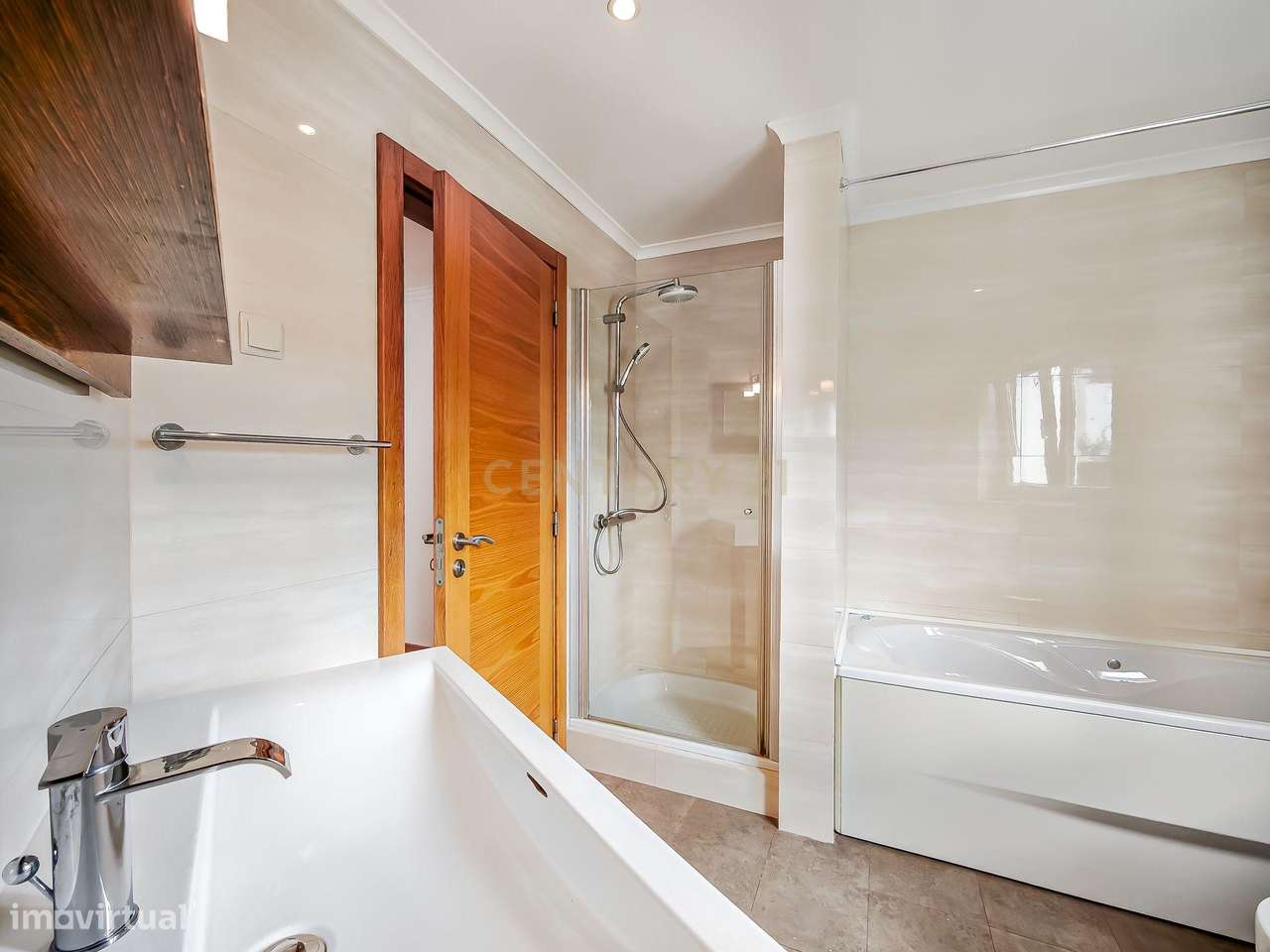 Moradia T5+1 com Piscina Privada a 8 Minutos a Pé do King's College |-24