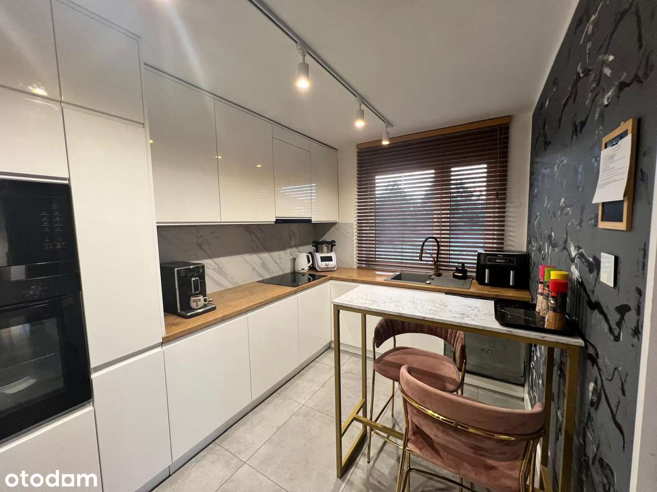 Z widokiem na jezioro !! Wysoki standard !! Piękny dom !! Duża działka - Pełny obrazek: 5/20