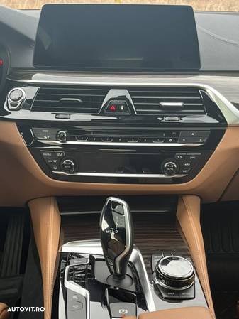 BMW Seria 5 520d Aut. Luxury Line - 28