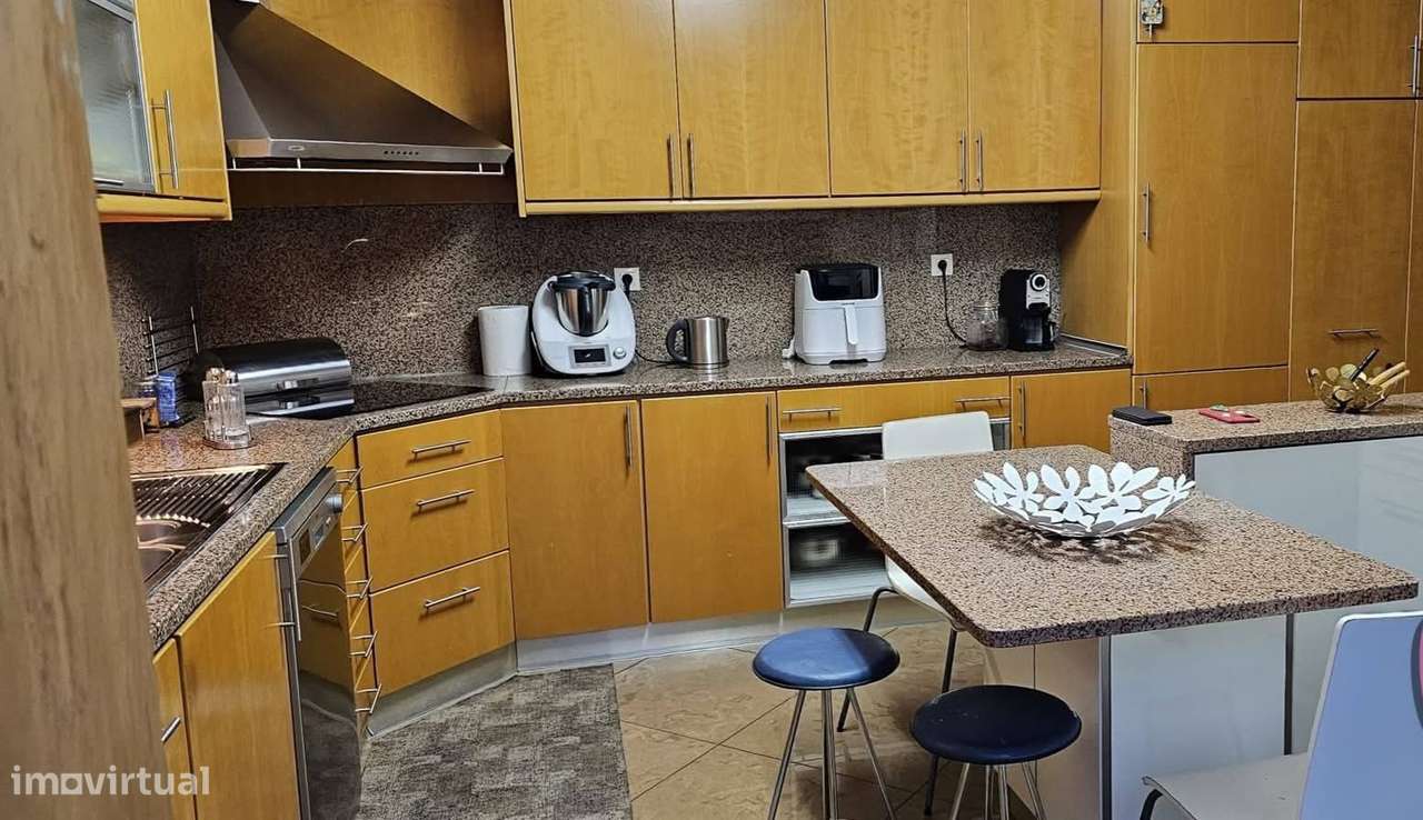 Comprar  T4 Último piso,  Terraço, Garagem Rio Tinto - Grande imagem: 4/15