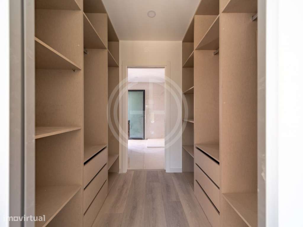 Moradia V3+1 com piscina privada em Gambelas-20