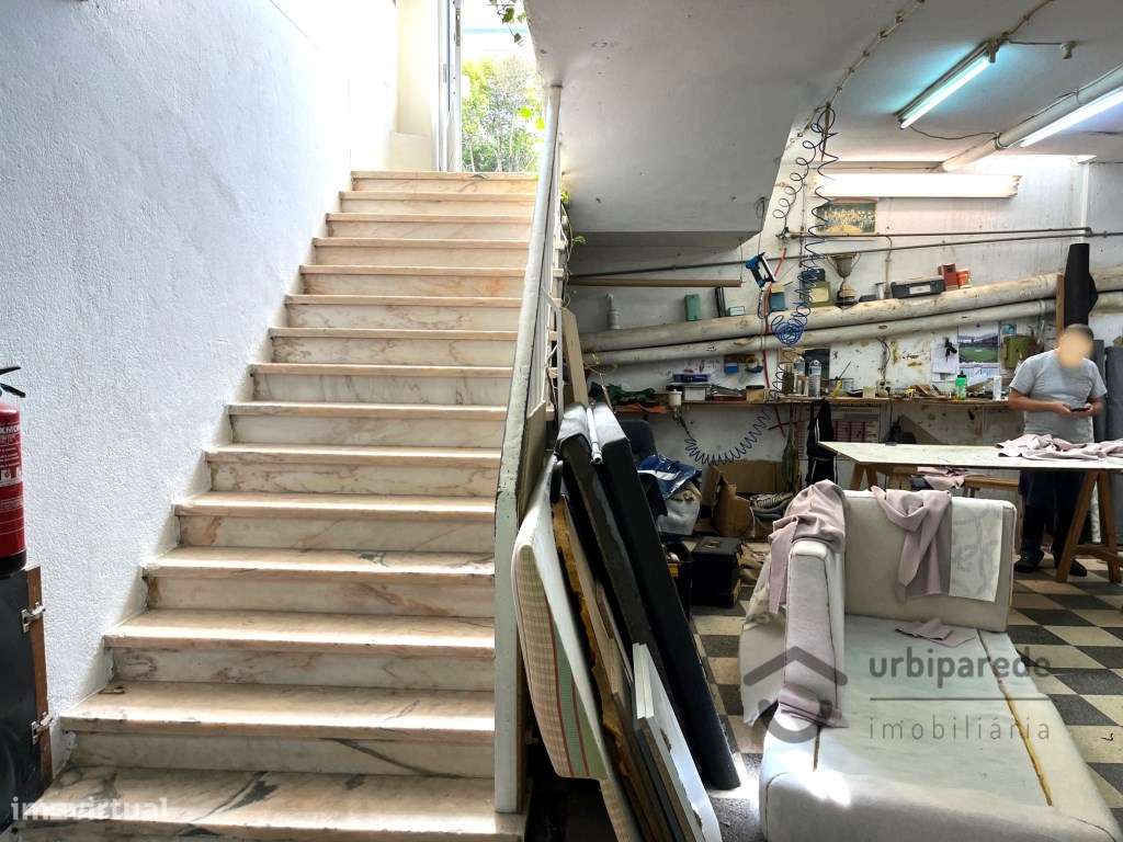 Loja em Oeiras com 400m2, com dois pisos, disponível.-16