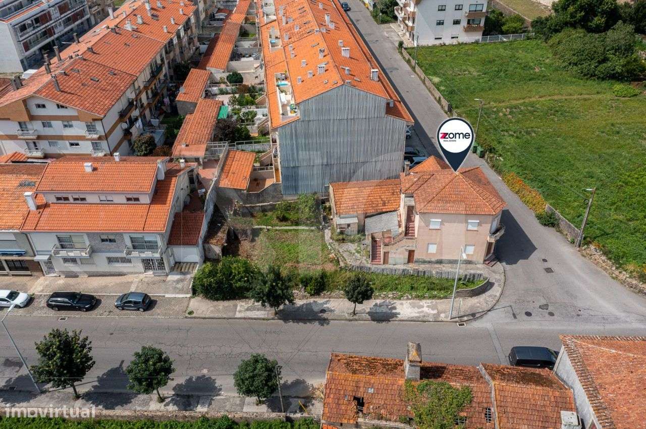 Moradia individual (293m²)com terreno (441m²) para recuperar - Espinho-12