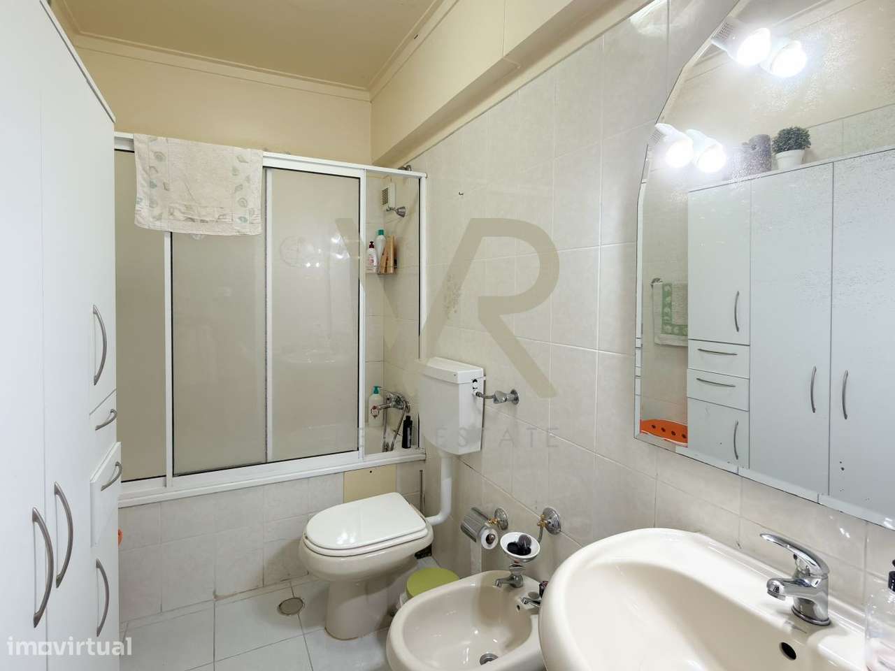 Oportunidade em Massamá: T3 Luminoso a 3 Minutos da Estação-21