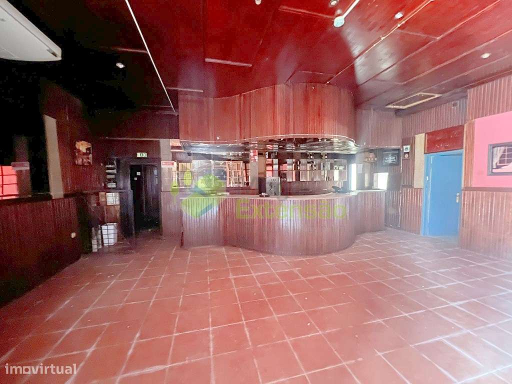 Antigo bar, para recuperar, perto de Alcoentre - junto à A1, com lo...-5