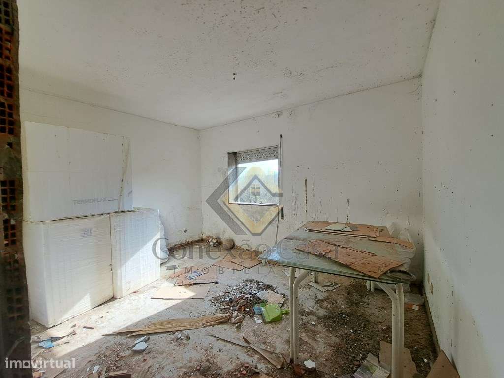 Apartamento T3 para remodelar em Oliveira do Douro - Grande imagem: 5/11