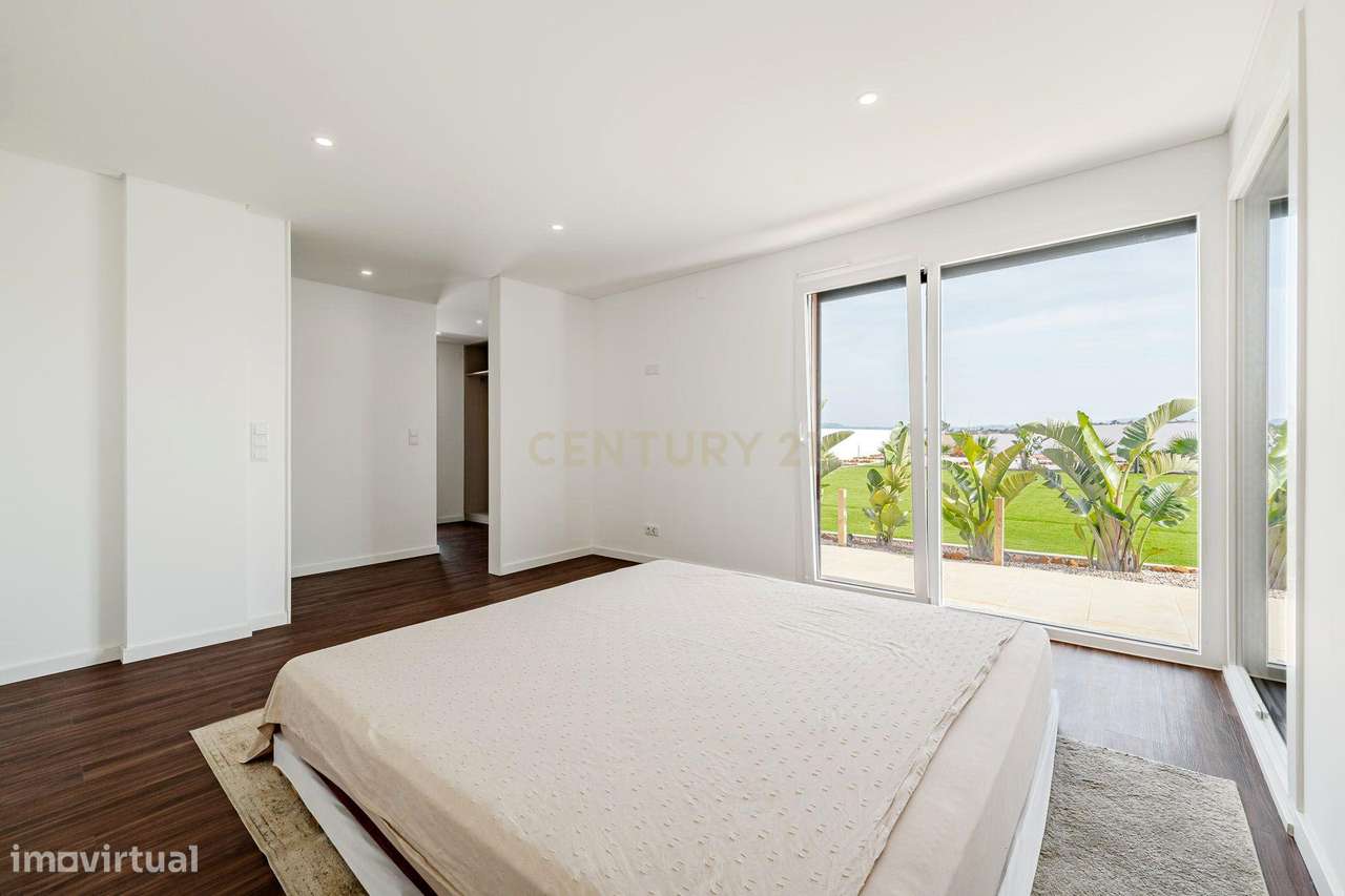 Moradia T4 em Fernão Ferro, Seixal, com Piscina e enorme Jardim-39