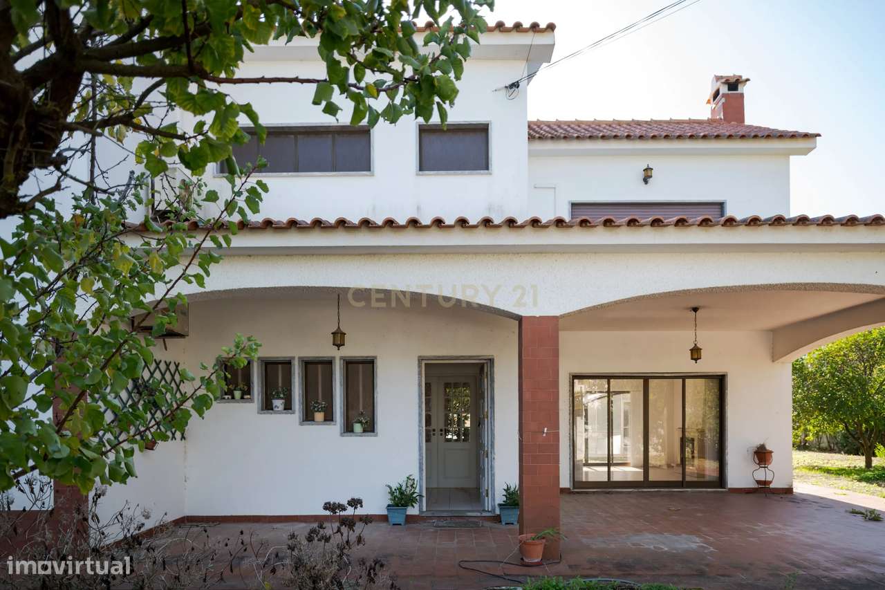 Moradia T4 Geminada A Venda Na Marisol 200 M Lote 900 M Piscin