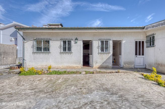 Moradia T5 em S. Félix da Marinha com garagem próximo da praia-34