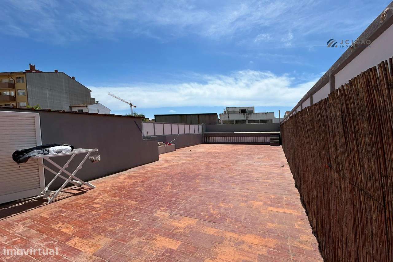 T3 com Terraço a poucos minutos da Praia e Metro em Matosinhos-1