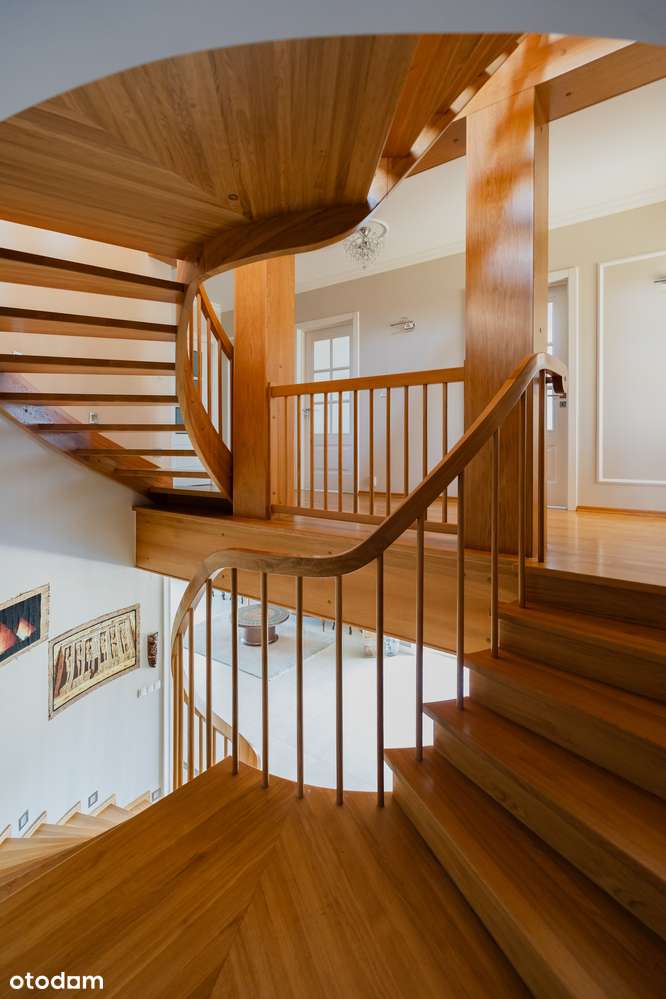 Wolnostojący, imponujący dom 361 m2, do zamieszkania-5