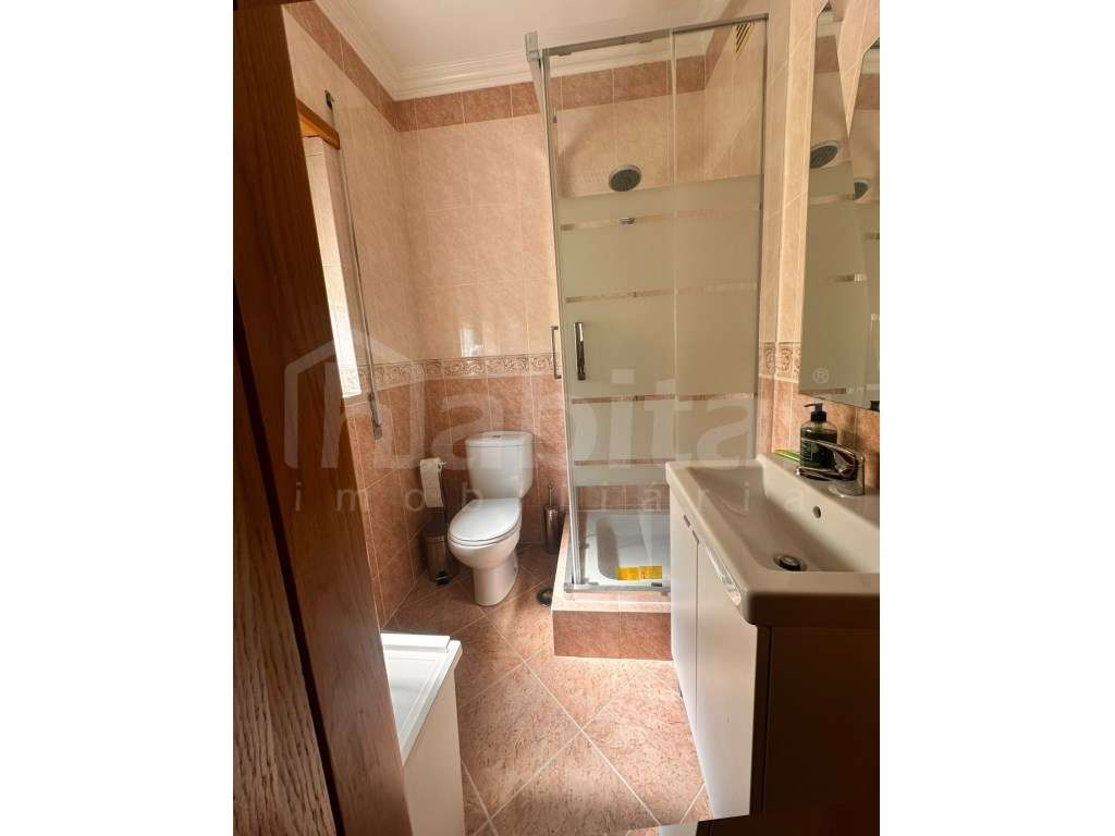 Apartamento T3 com 147 m², varandas, estacionamento e arrecadação-11