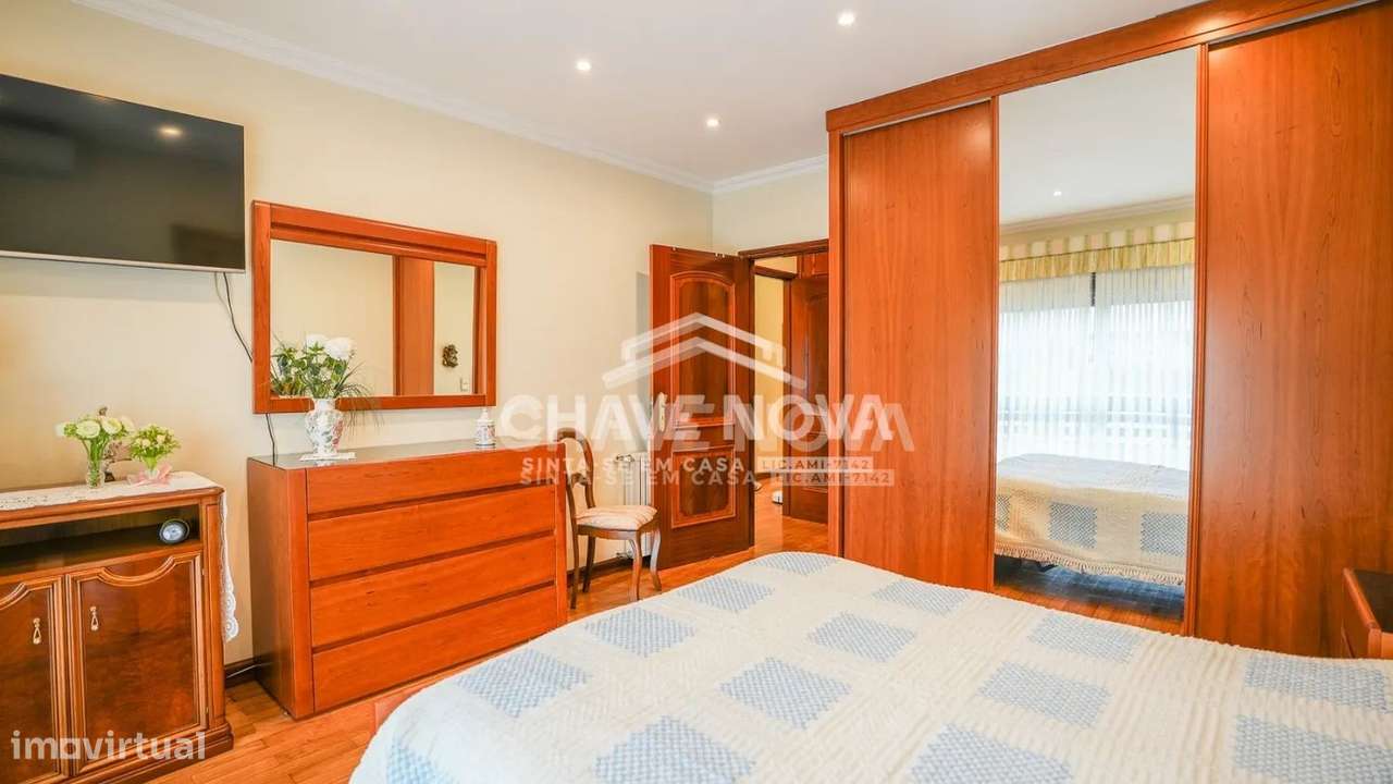 MORADIA V4 C/ PISCINA E TERRENO C/ ÁRVORES DE FRUTO-8