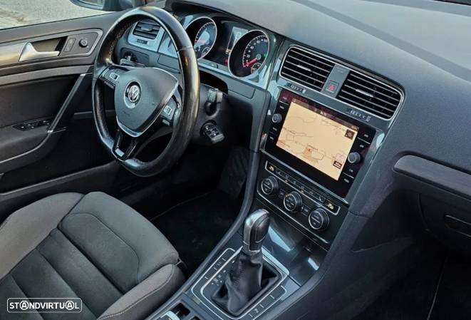 VW Golf Variant 1.6 TDi Highline DSG - 29