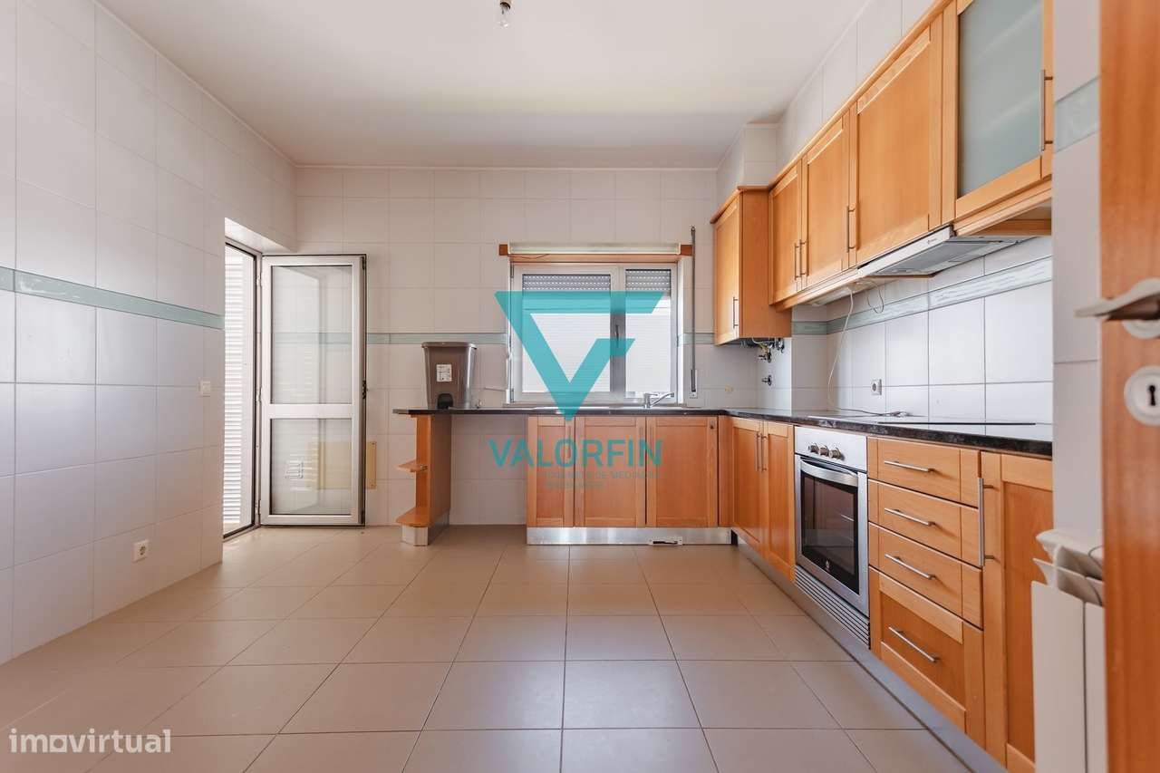 APARTAMENTO T3 com vista para o Mosteiro da Batalha-7