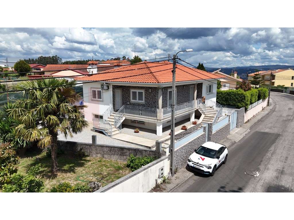 Moradia T3 com Open Space, Garagem para 3 Carros e Jardim-20