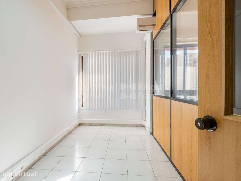 Escritório para arrendamento, sem móveis, em Telheiras - Grande imagem: 4/24