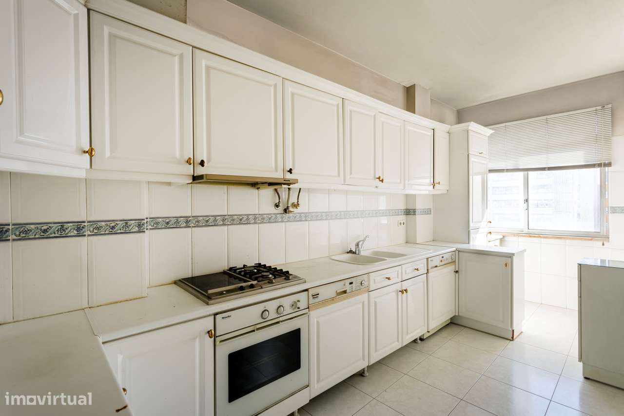 Apartamento T2 com elevador, Avenida da República, Lisboa-13