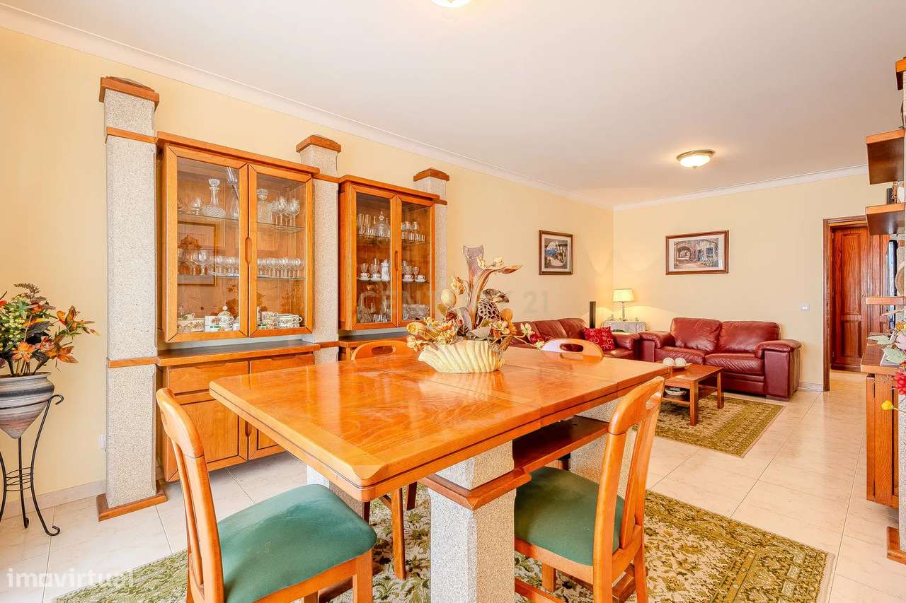 Apartamento T2 | Bom Estado | Lugar de Garagem | Varandas | Vista Rio - Grande imagem: 3/34