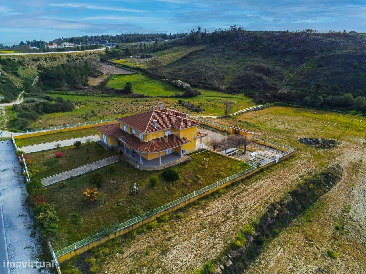 Empreendimento - Quinta com 3,5ha (35.288m²) - Moradia T5, com amendoe - Grande imagem: 2/32