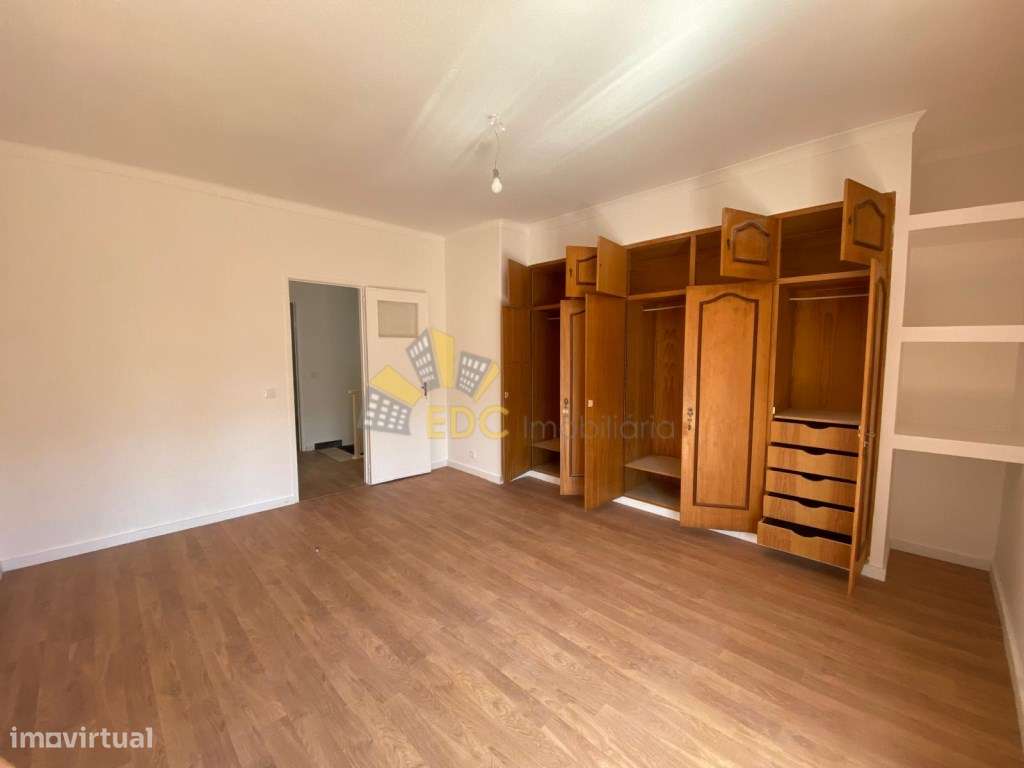 Moradia T3 - Remodelada com 2 frentes no centro de Mem Martins | Nã...-18