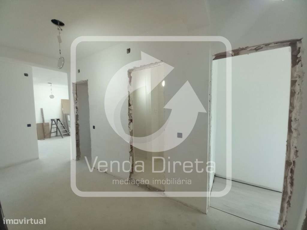 Apartamento T4 remodelado no Laranjeiro-27