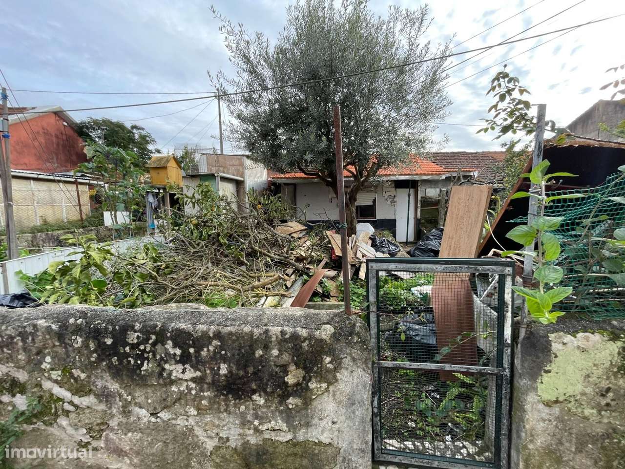 Moradia para remodelar com jardim em Valbom, Gondomar - Grande imagem: 4/15