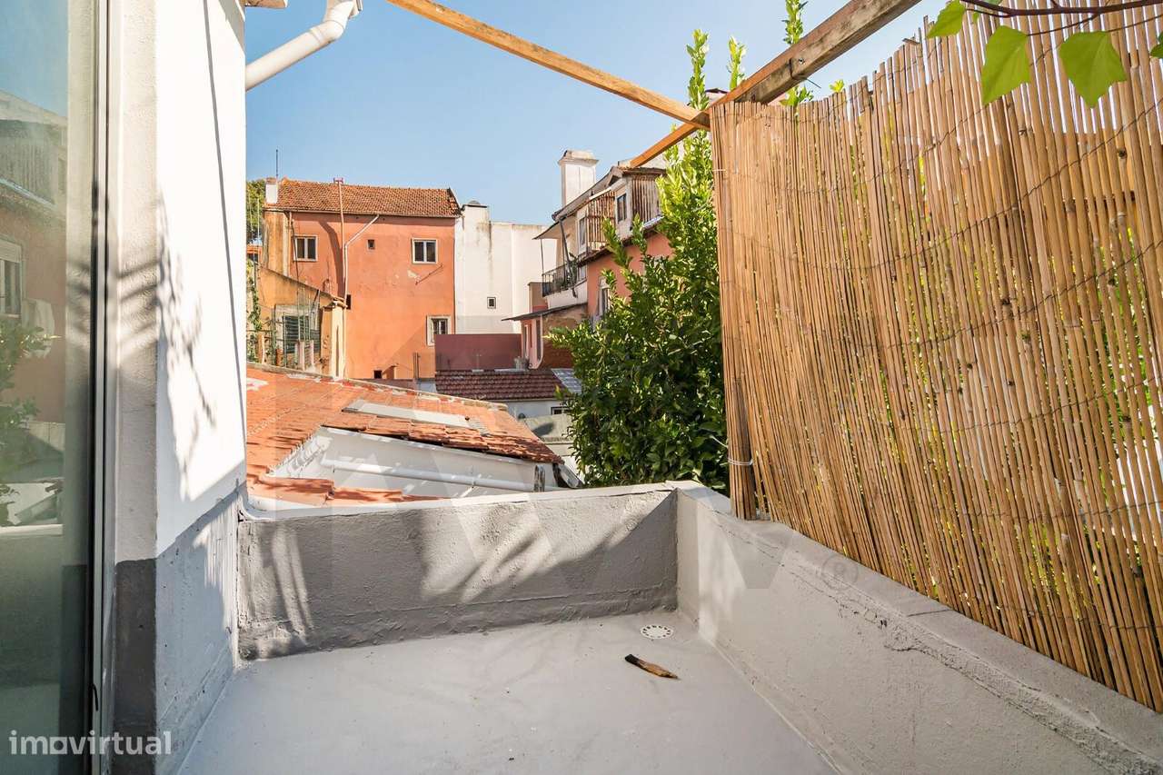 Moradia geminada à venda na Rua do Carrião, 27 junto avenida da liberd - Grande imagem: 4/19