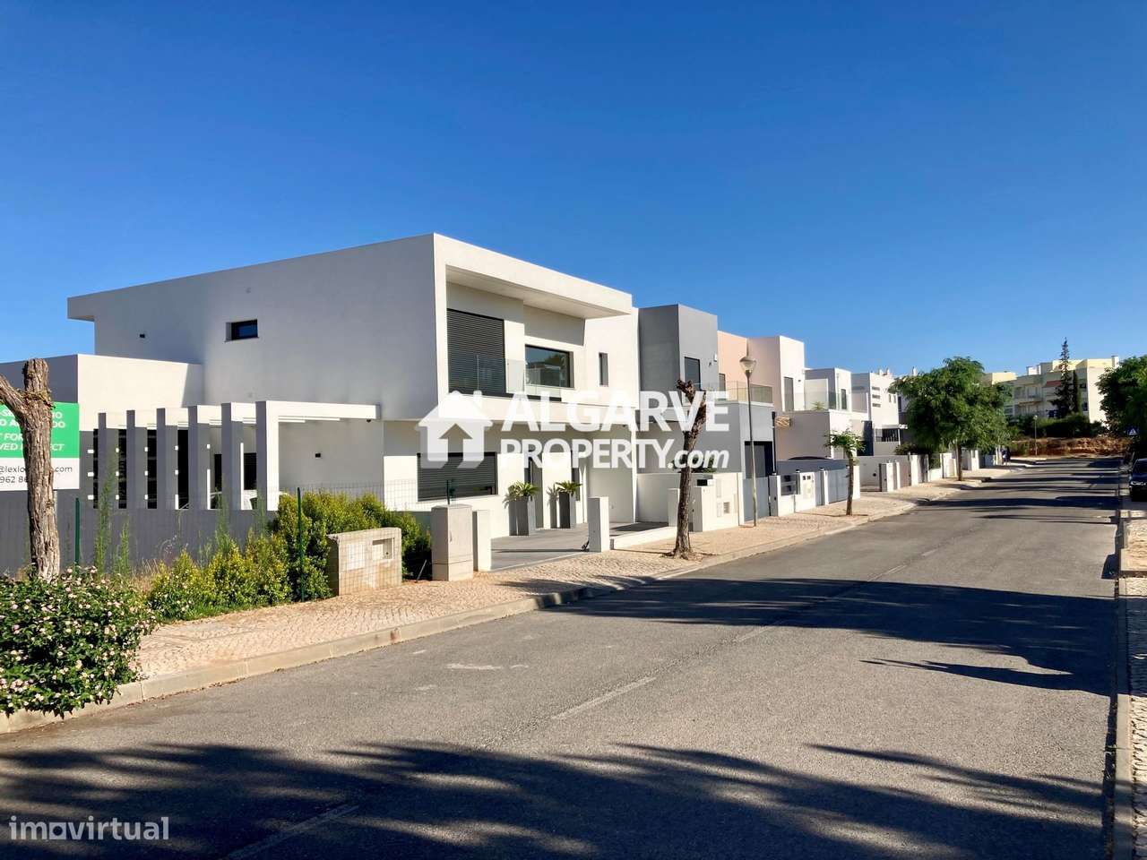 Quarteira - Lote com projeto para construção de moradia V4 estilo cont - Grande imagem: 3/11