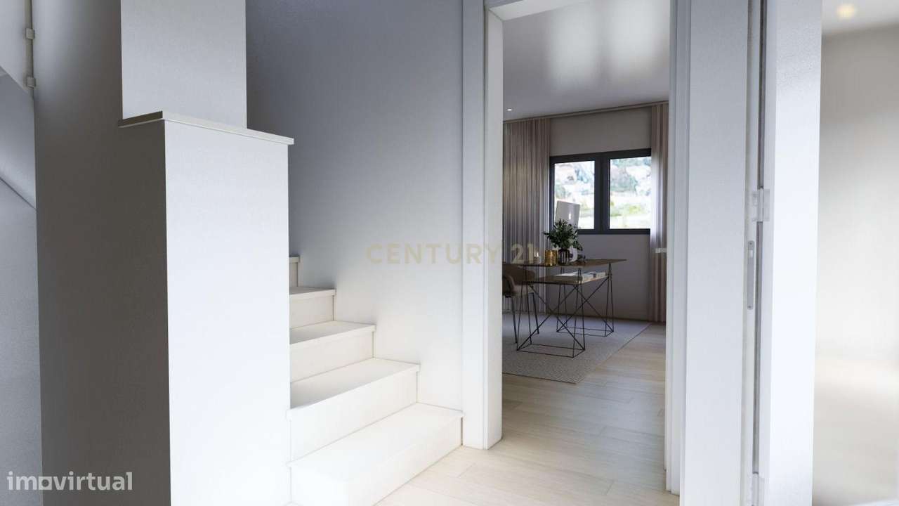 Moradia T4 na Venda do Pinheiro — Elegância, Conforto e Qualidade de V-12