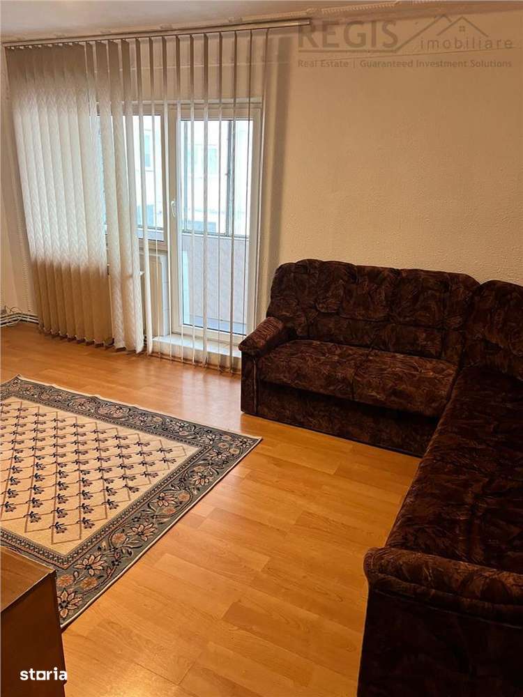 Apartament cu 3 camere situat in Tractorul - Imagine principală: 1/16