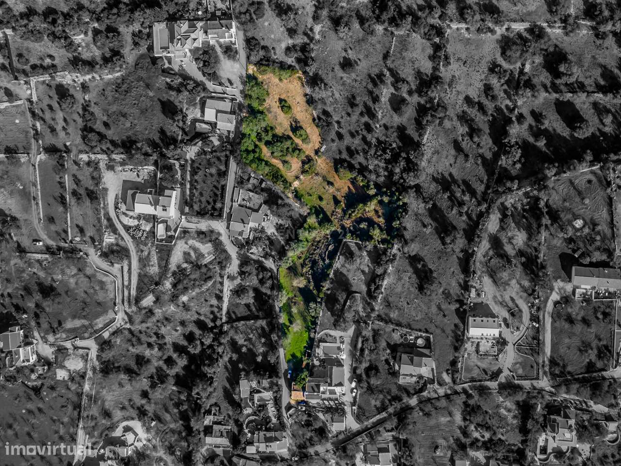 Ruina para reconstruir e terreno rustico de 6.680 m2 na zona de Padern - Grande imagem: 2/22