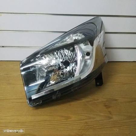 Farol Renault Trafic Modelo: 2014 Novo - 1