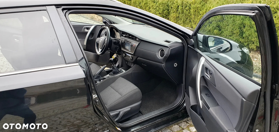 Toyota Auris 1.6 Premium - 28