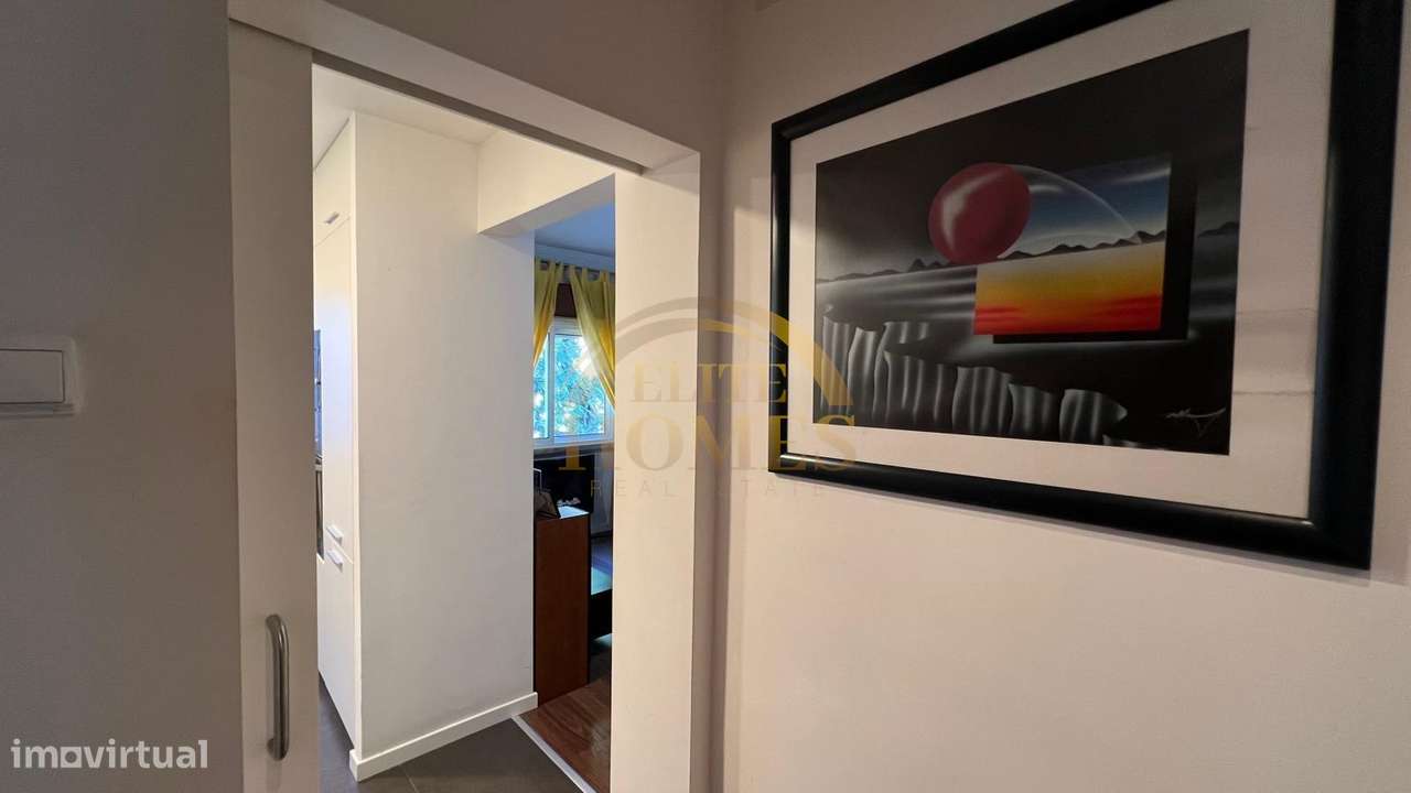 Apartamento T2 Moderno e Remodelado no Centro de Odivelas.-11